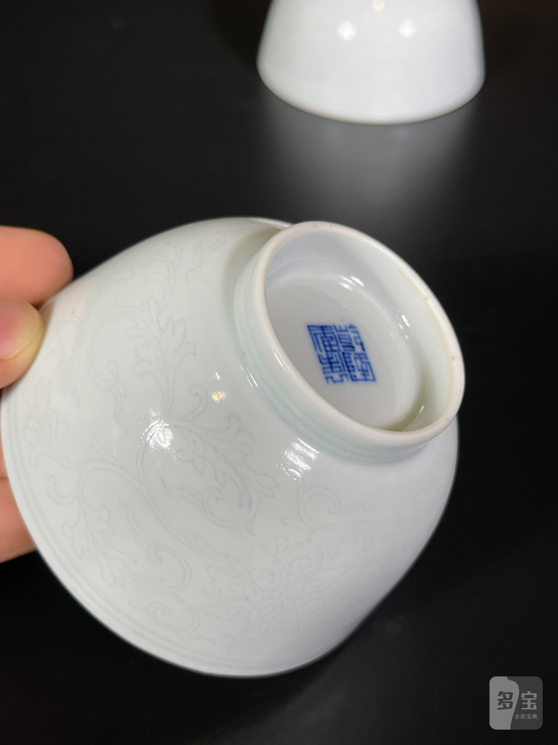 清乾隆 白釉暗刻花卉纹茶圆一对 - 图9